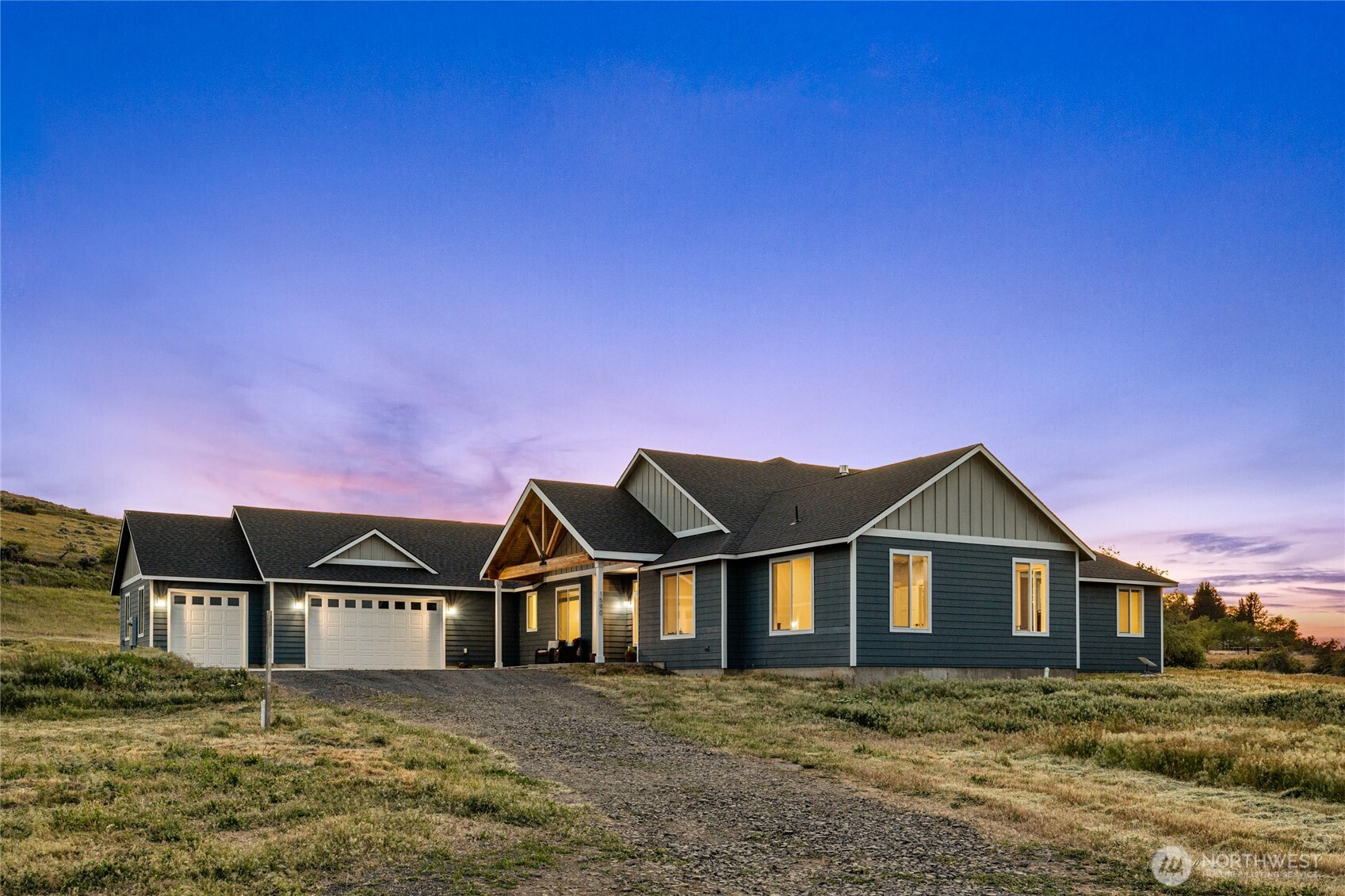 1590 Hunter Road Ellensburg, WA 98926 - Photo 2 of 40 a front view of a house with a yard