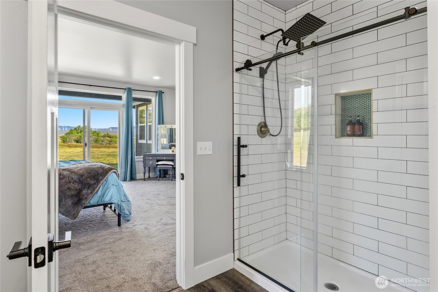 1590 Hunter Road Ellensburg, WA 98926 - Photo 26 of 40 a en suite bathroom with a shower