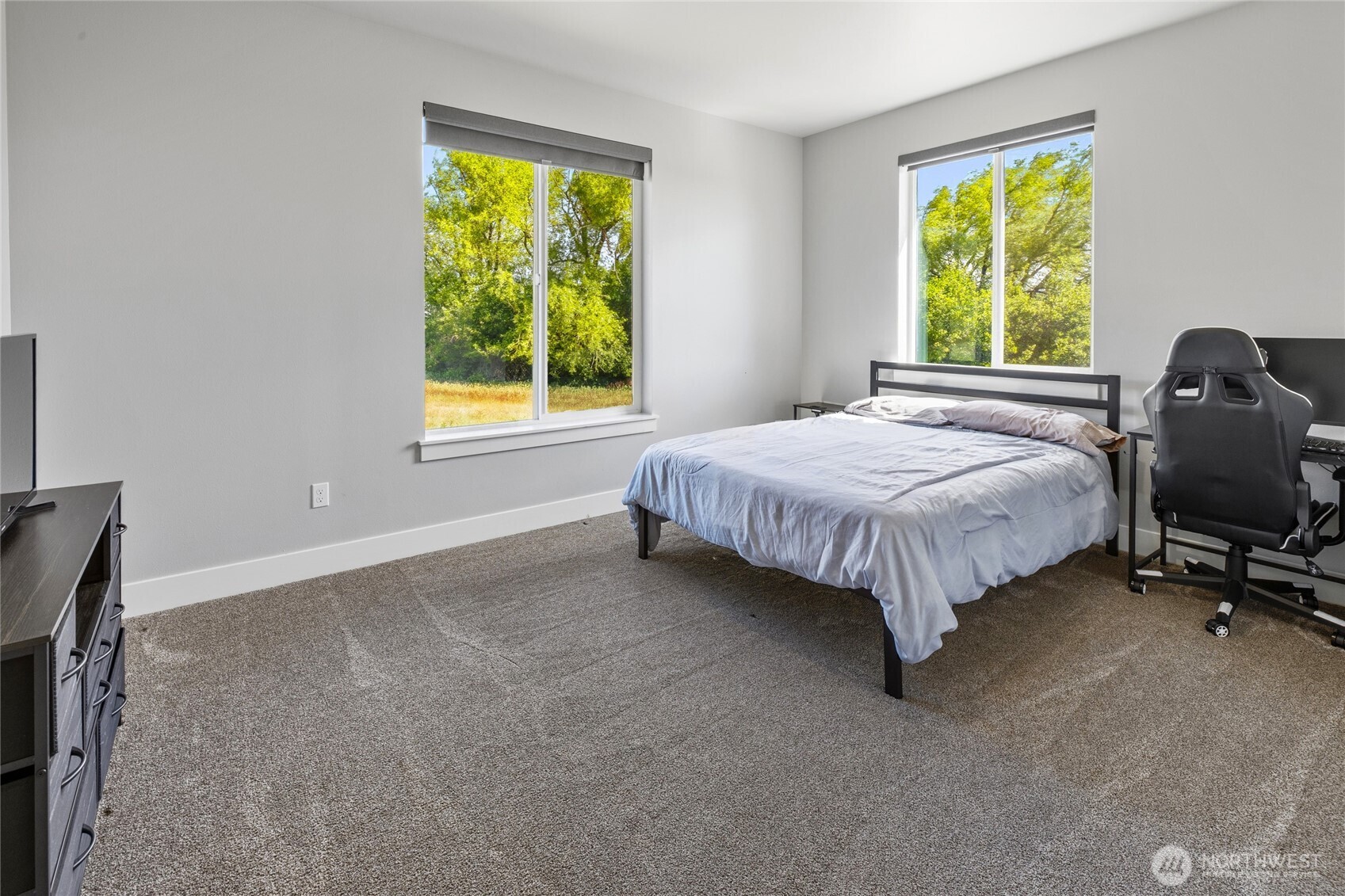 1590 Hunter Road Ellensburg, WA 98926 - Photo 31 of 40 a bedroom with a bed chair and window
