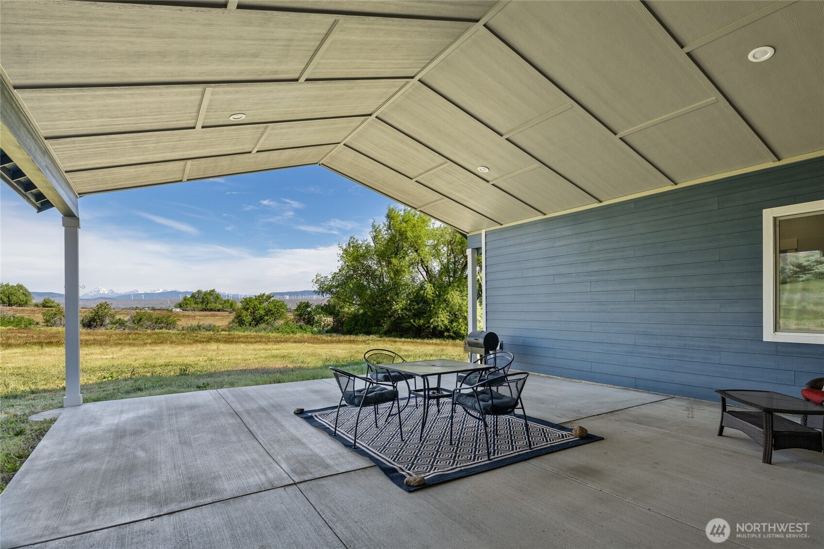 1590 Hunter Road Ellensburg, WA 98926 - Photo 34 of 40 a view of a patio with lawn chairs and iron fence