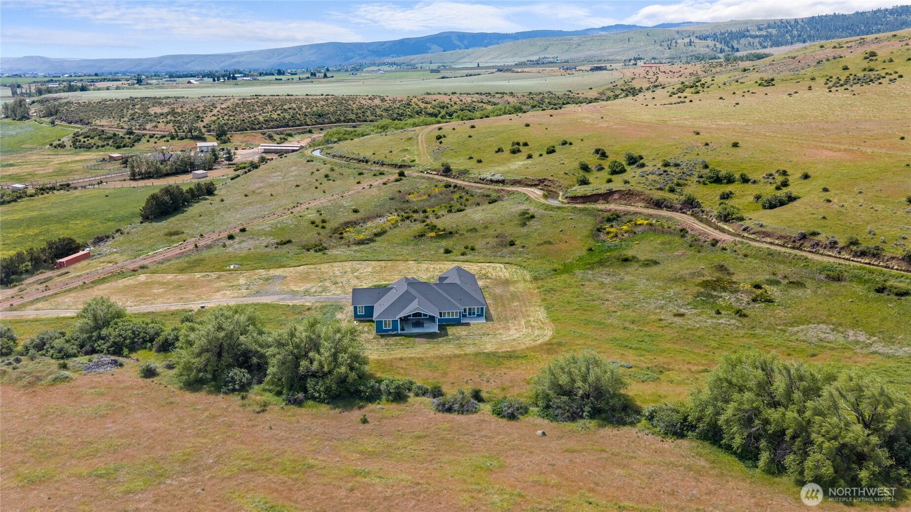 1590 Hunter Road Ellensburg, WA 98926 - Photo 35 of 40 a view of lake with mountain