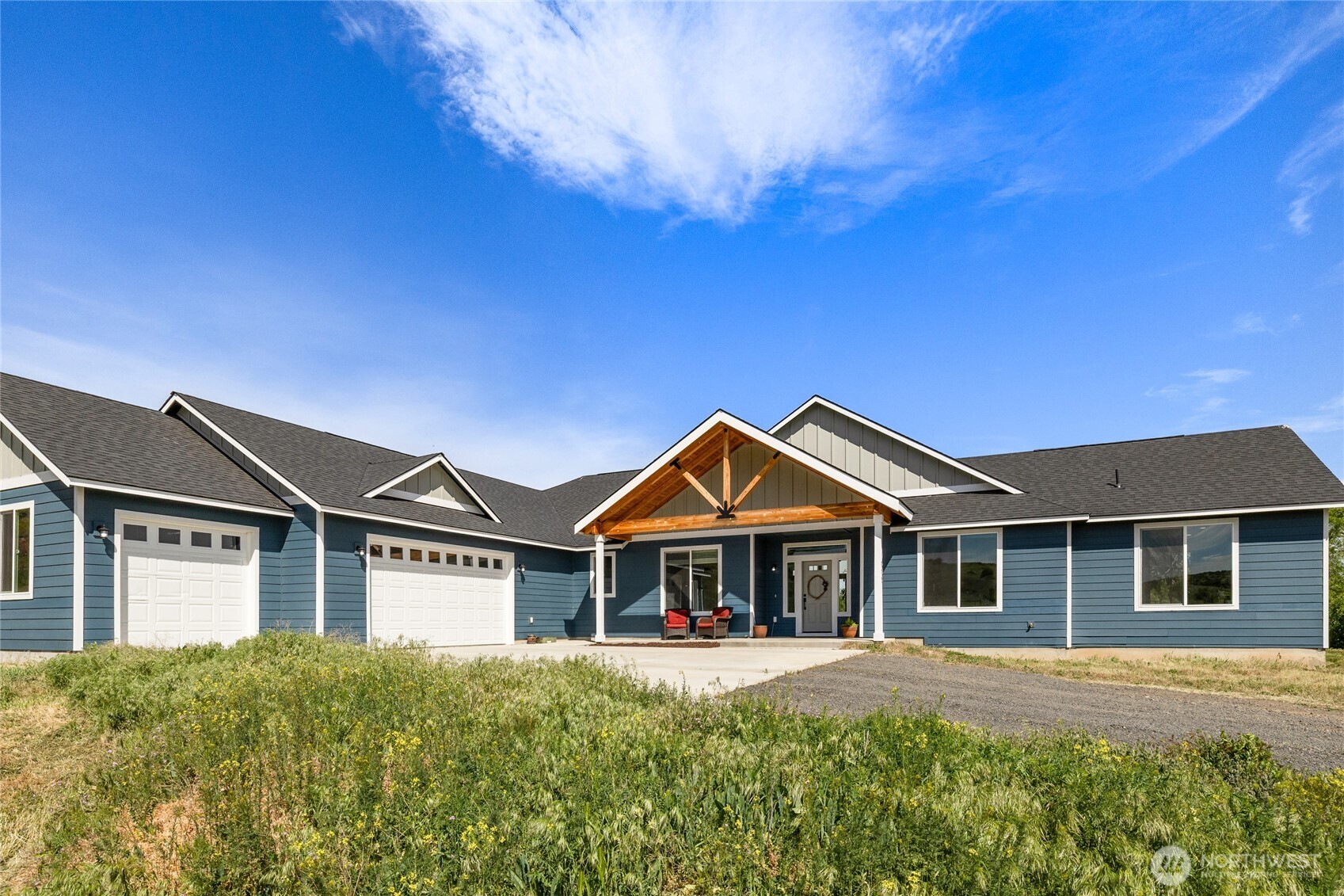 1590 Hunter Road Ellensburg, WA 98926 - Photo 6 of 40 a front view of a house with yard