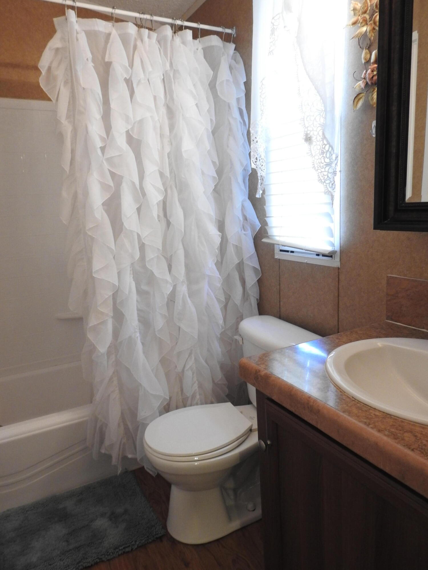 35 Rangeview Road Spur, TX 79370 - Photo 17 of 34 a bathroom with a toilet a sink and a bathtub