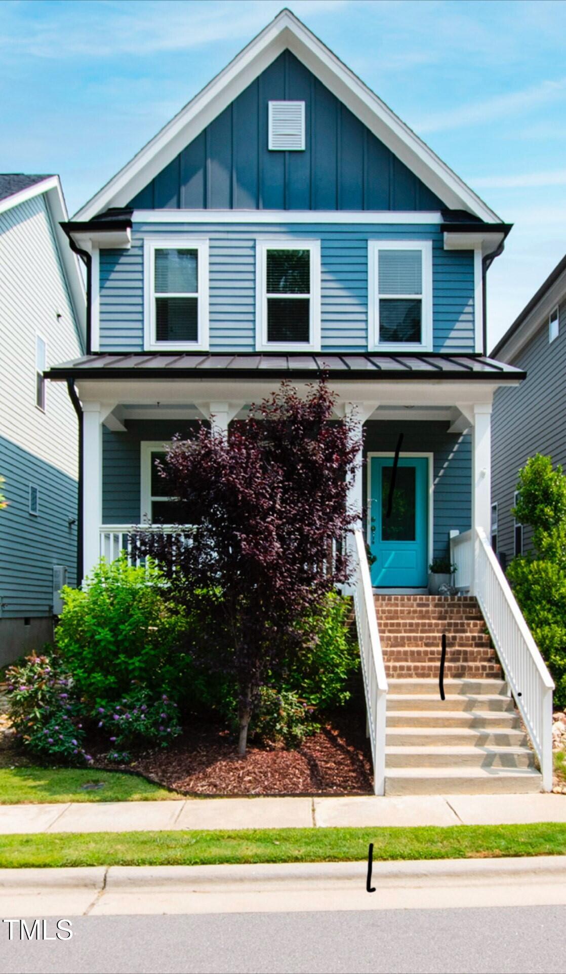 a view of outdoor space yard and front view of a house