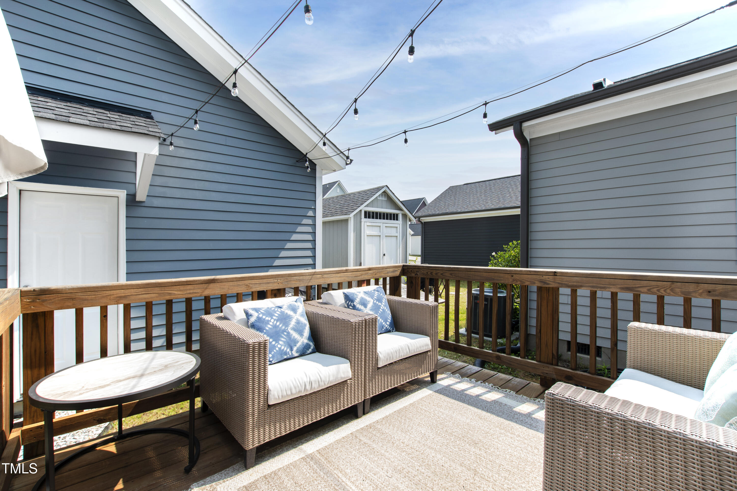 71 Hawk Point Road Chapel Hill, NC 27516 - Photo 33 of 35 a balcony with furniture