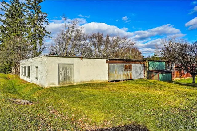 $899,900 | 11725 Big Tree Road, Wales, NY 14052