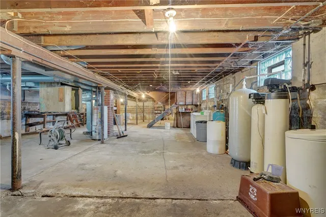 $899,900 | 11725 Big Tree Road, Wales, NY 14052