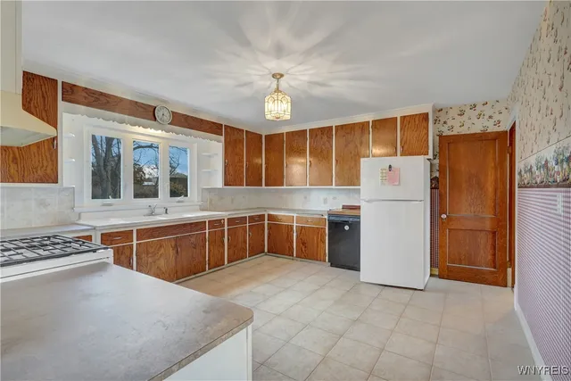 $899,900 | 11725 Big Tree Road, Wales, NY 14052