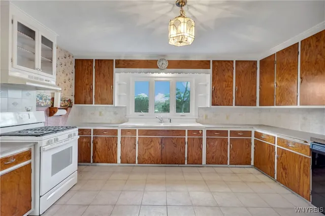 $899,900 | 11725 Big Tree Road, Wales, NY 14052