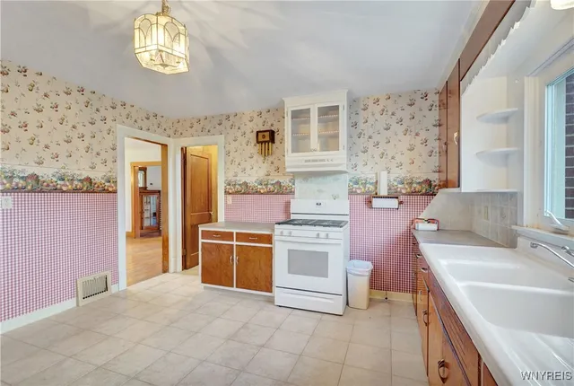 $899,900 | 11725 Big Tree Road, Wales, NY 14052