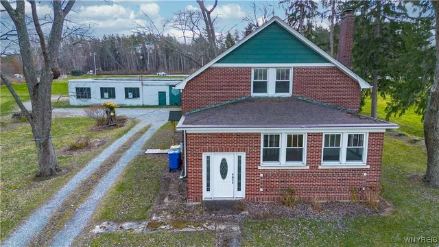 $899,900 | 11725 Big Tree Road, Wales, NY 14052