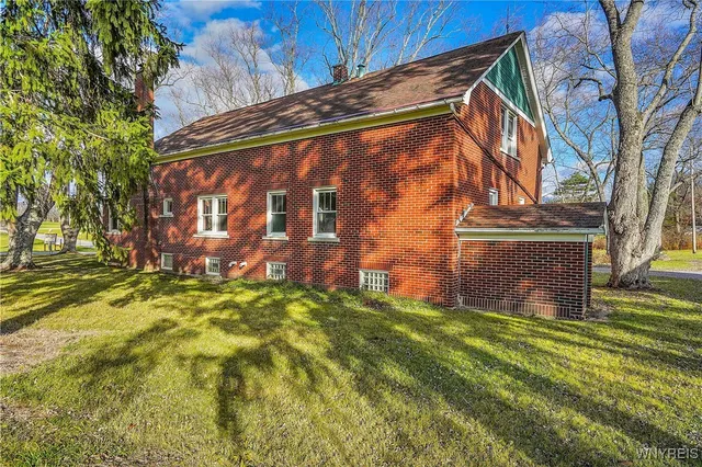 $899,900 | 11725 Big Tree Road, Wales, NY 14052