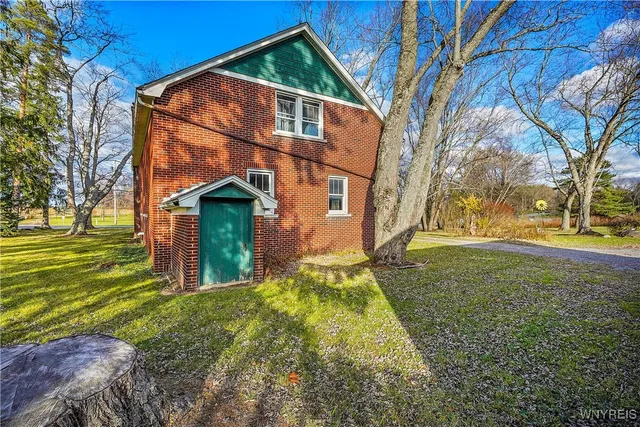 $899,900 | 11725 Big Tree Road, Wales, NY 14052