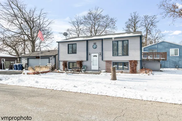 $279,900 | 37440 North Lake Shore Drive, Lake Villa, IL 60046