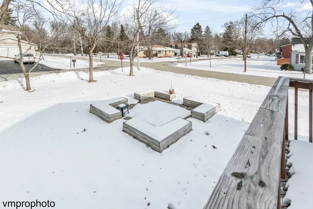 $279,900 | 37440 North Lake Shore Drive, Lake Villa, IL 60046