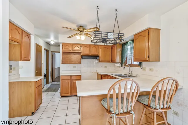 $279,900 | 37440 North Lake Shore Drive, Lake Villa, IL 60046