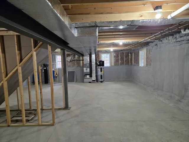 a view of an empty room with wooden roof