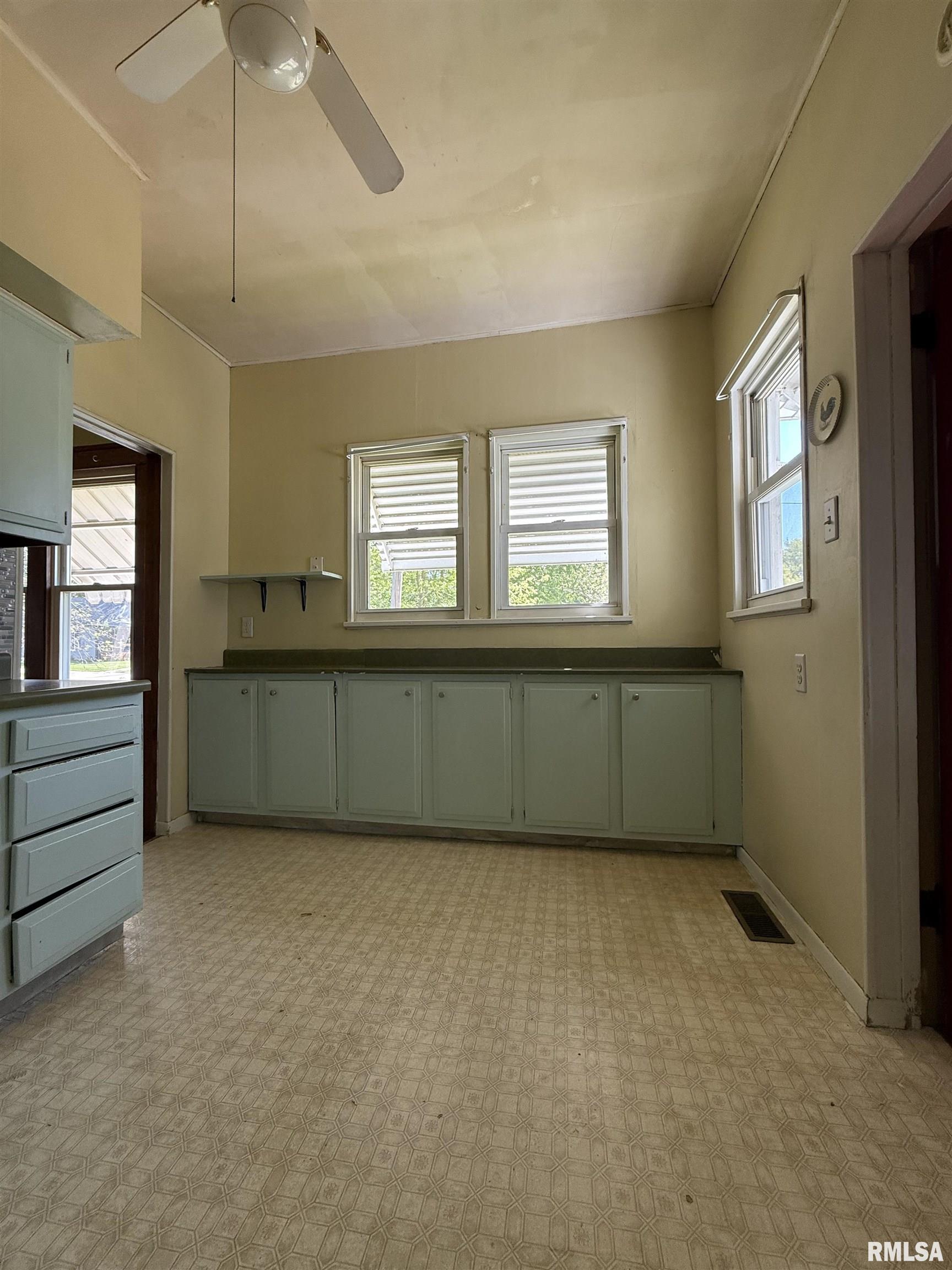 335 West Chase Street Macomb, IL 61455 - Photo 21 of 27