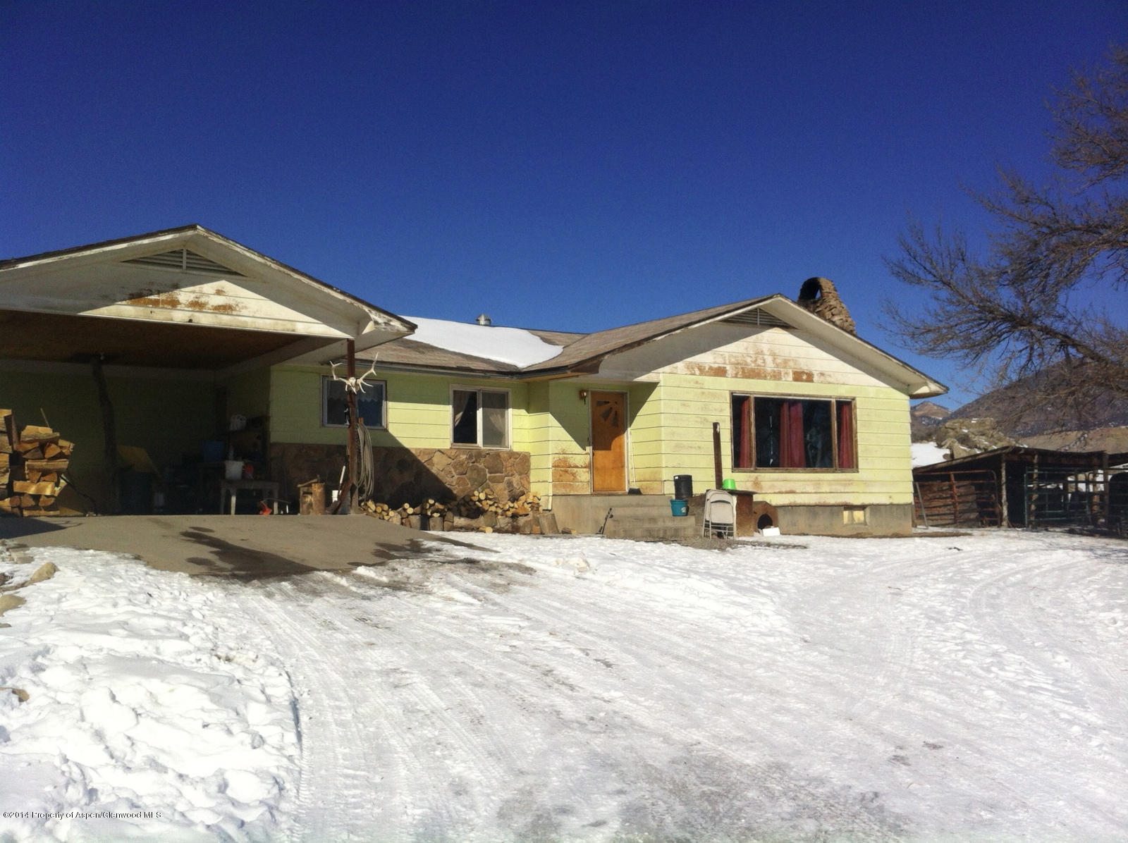 a view of a house with a yard and garage
