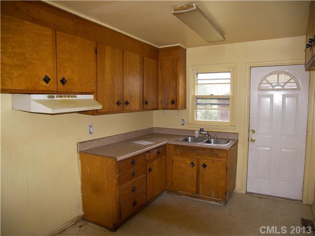 4624 Springview Road Charlotte, NC 28213 - Photo 3 of 8 Gallery Image 3