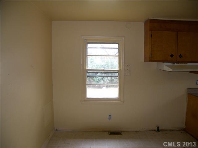 4624 Springview Road Charlotte, NC 28213 - Photo 4 of 8 Gallery Image 4