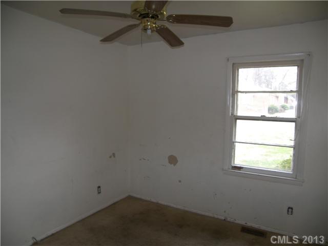 4624 Springview Road Charlotte, NC 28213 - Photo 5 of 8 Gallery Image 5