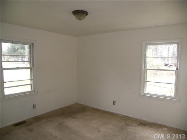 4624 Springview Road Charlotte, NC 28213 - Photo 6 of 8 Gallery Image 6