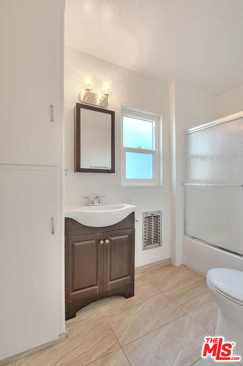 7017 Ramsgate Place Los Angeles, CA 90045 - Photo 25 of 32 a bathroom with a sink and a toilet