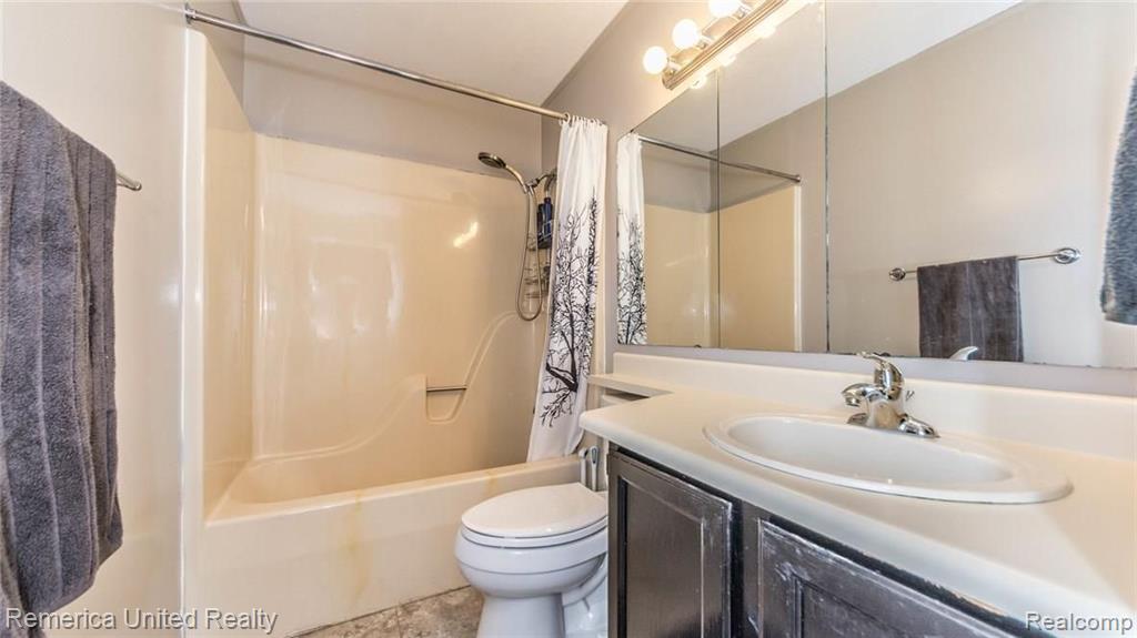 29520 Geraldine Road Farmington Hills, MI 48336 - Photo 35 of 44