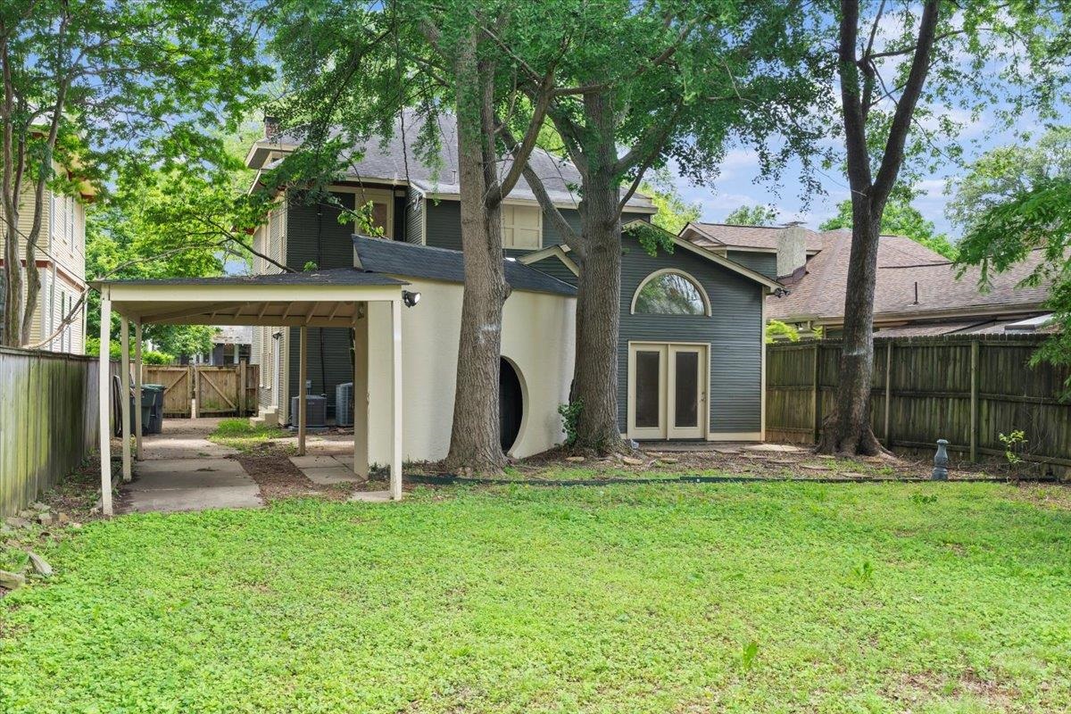 1682 Lawrence Avenue Memphis, TN 38112 - Photo 9 of 33 a front view of a house with garden