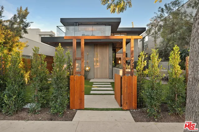 $38,000 | 738 Palms Boulevard, Venice, CA 90291