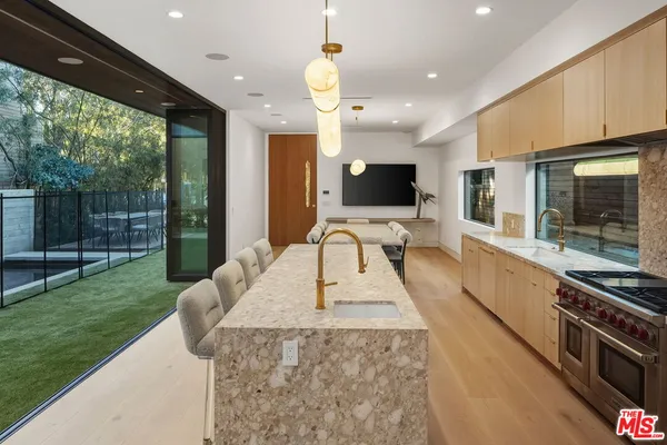 $33,000 | 738 Palms Boulevard, Venice, CA 90291