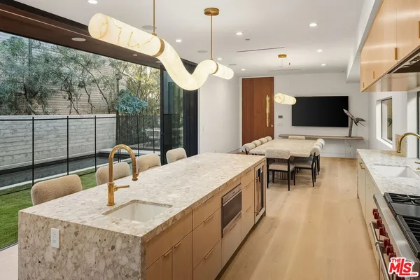 $33,000 | 738 Palms Boulevard, Venice, CA 90291