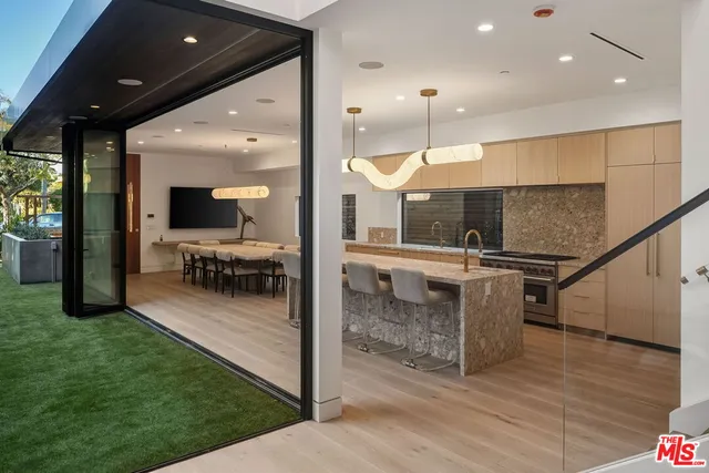 $38,000 | 738 Palms Boulevard, Venice, CA 90291