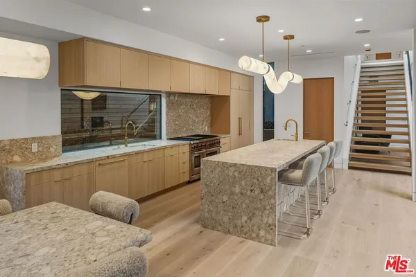 $33,000 | 738 Palms Boulevard, Venice, CA 90291