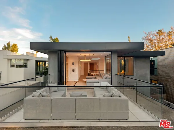 $33,000 | 738 Palms Boulevard, Venice, CA 90291