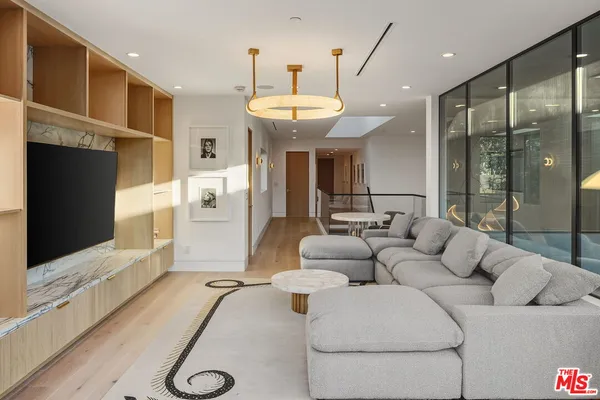 $33,000 | 738 Palms Boulevard, Venice, CA 90291