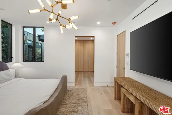 $33,000 | 738 Palms Boulevard, Venice, CA 90291