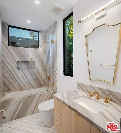 $33,000 | 738 Palms Boulevard, Venice, CA 90291