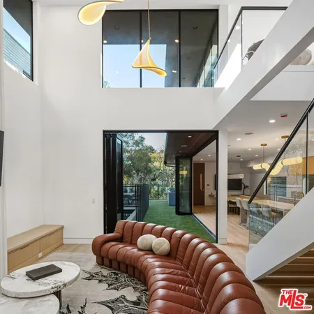 $33,000 | 738 Palms Boulevard, Venice, CA 90291