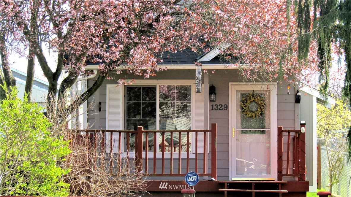 1329 Maple Street Everett, WA 98201 - Photo 1 of 36 Gallery Image 1