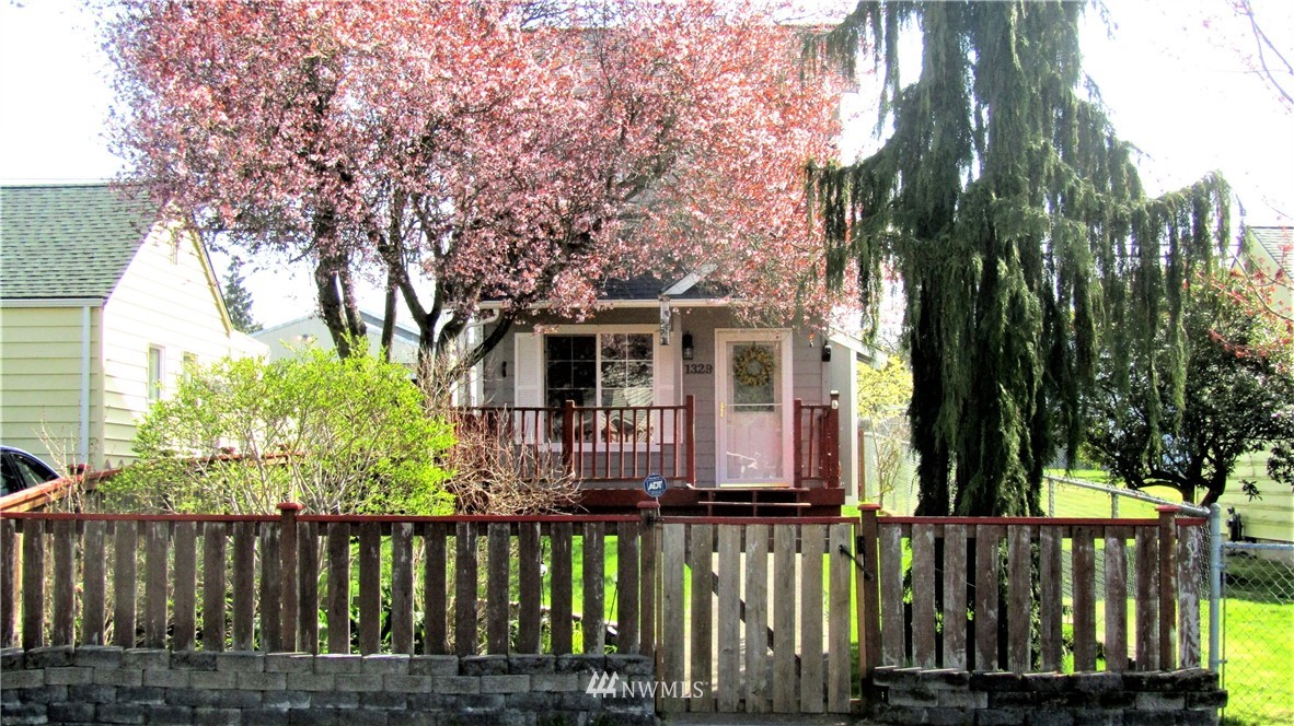 1329 Maple Street Everett, WA 98201 - Photo 2 of 36 Gallery Image 2