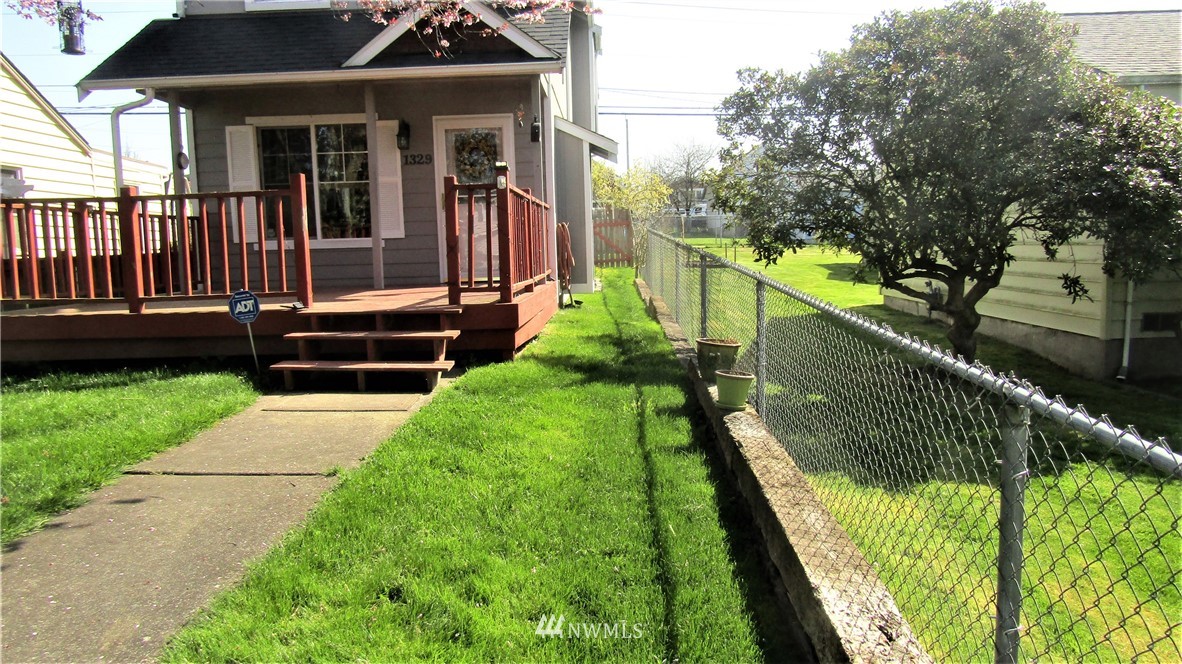 1329 Maple Street Everett, WA 98201 - Photo 4 of 36 Gallery Image 4