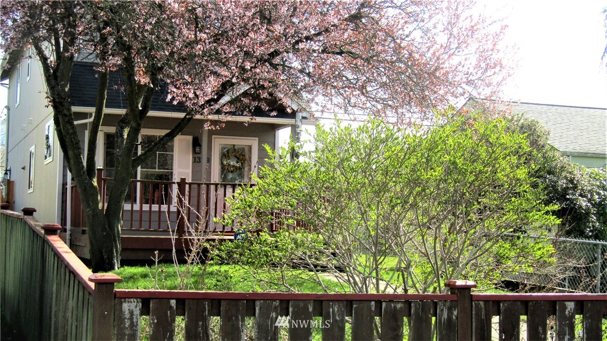 1329 Maple Street Everett, WA 98201 - Photo 6 of 36 Gallery Image 6