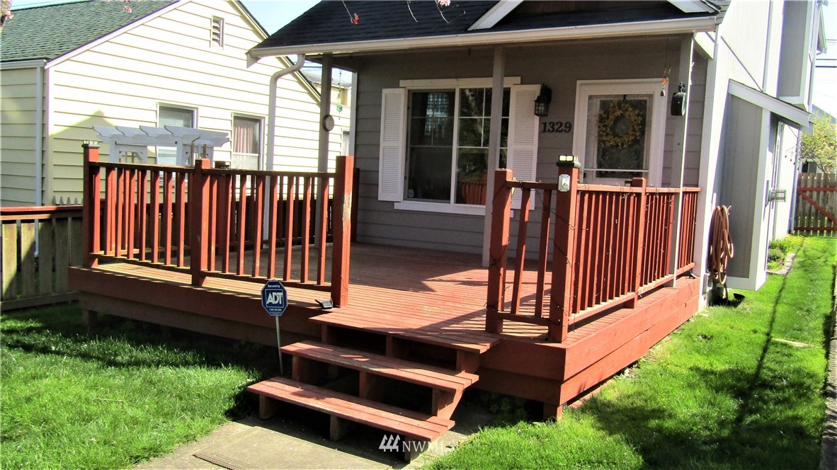 1329 Maple Street Everett, WA 98201 - Photo 7 of 36 Gallery Image 7