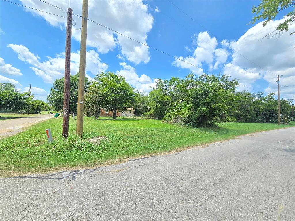 506 Harrell Street Terrell, TX 75160 - Photo 2 of 4 a view of a yard with basketball court