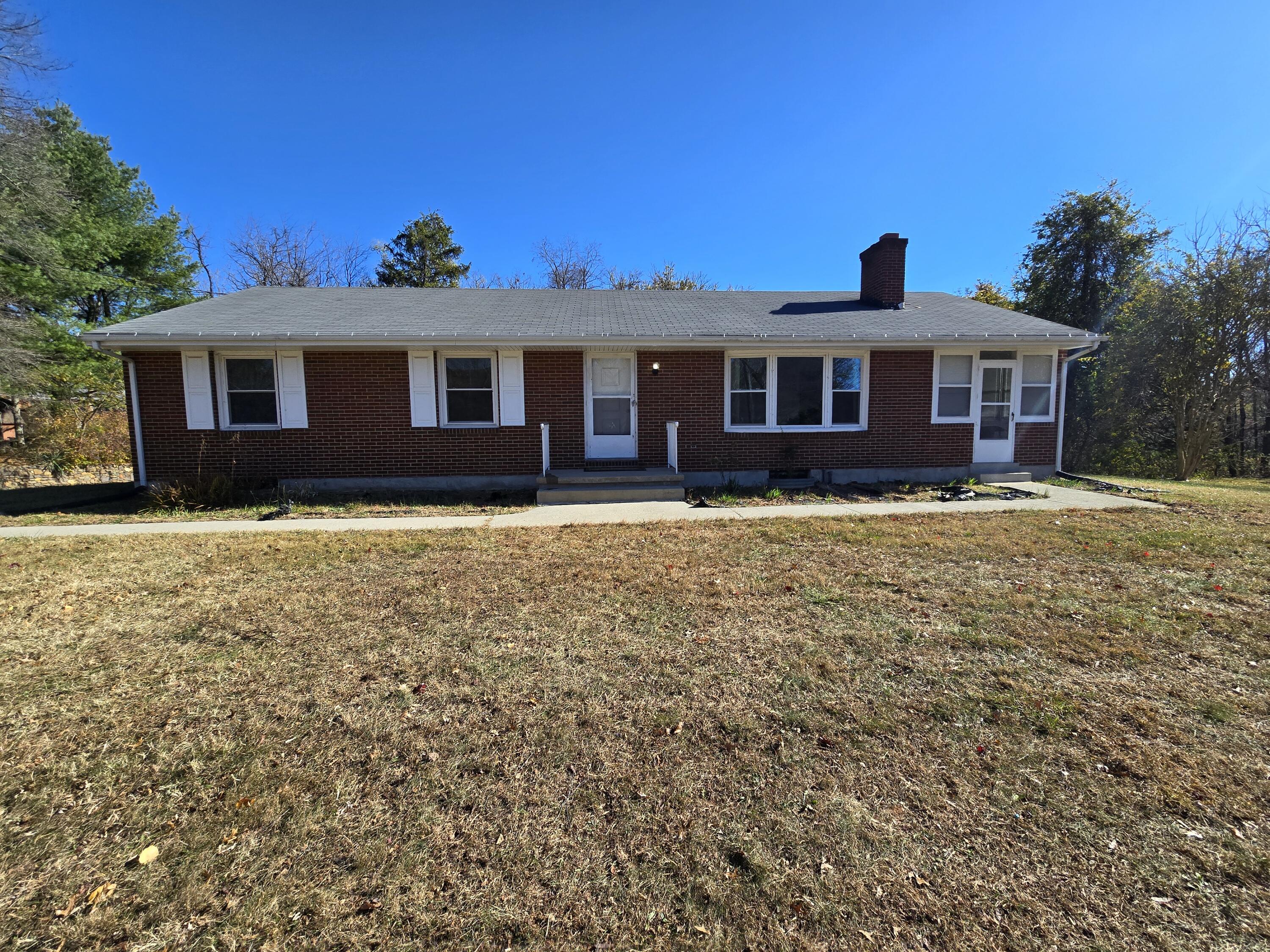 3714 Bandy Road Roanoke, VA 24014 - Photo 1 of 17 a front view of a house with yard