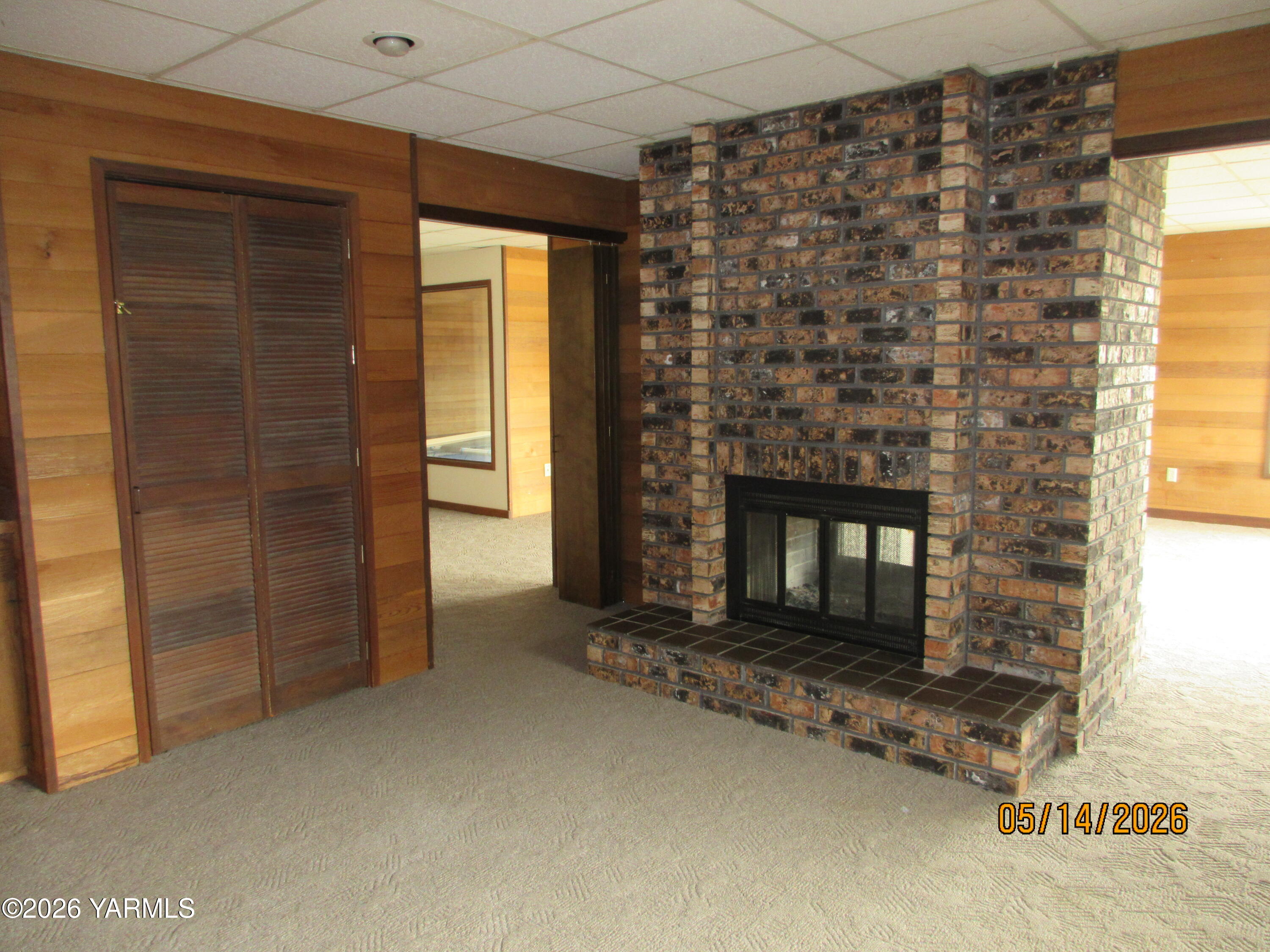 1303 Nightingale Road Wapato, WA 98951 - Photo 19 of 26 a view of a fireplace in an empty room
