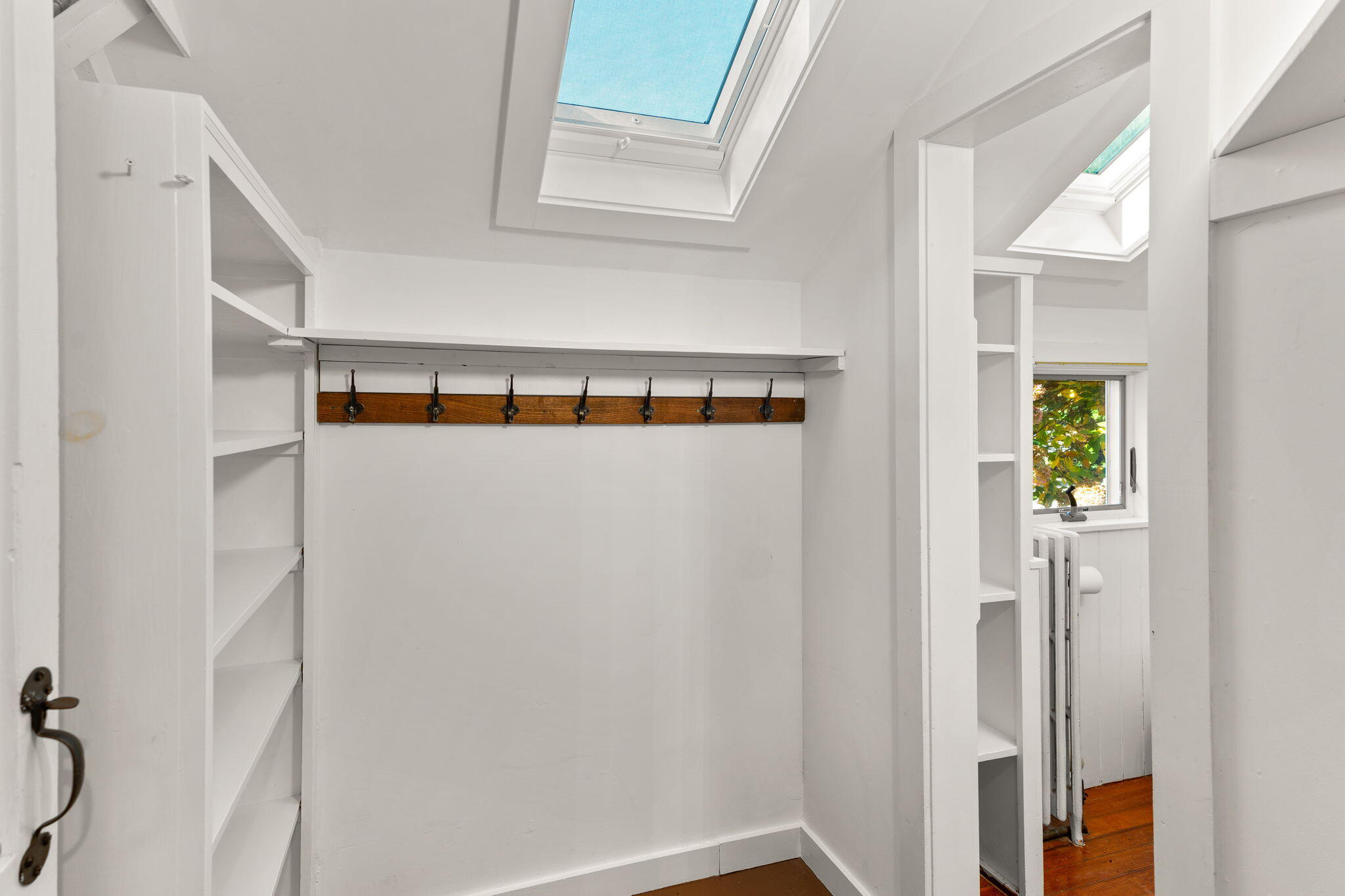 1208 County Road Cataumet, MA 02534 - Photo 12 of 40 a view of an entryway