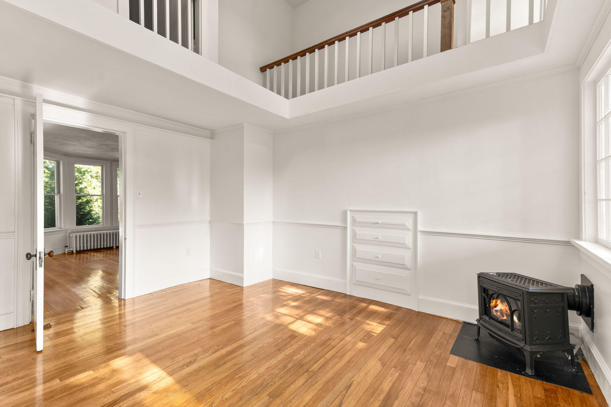 1208 County Road Cataumet, MA 02534 - Photo 16 of 40 a view of a livingroom with wooden floor
